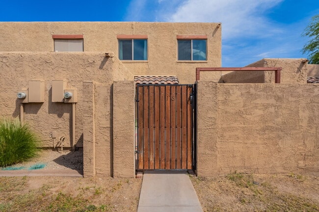 Building Photo - 948 S Alma School Rd