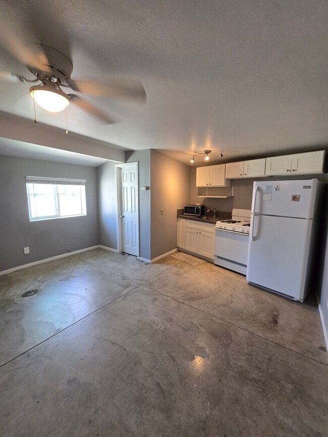 Building Photo - Normal Heights Recessed Studio w/ Solar + Private Gated Yard Unit 4669 1/2 35th St