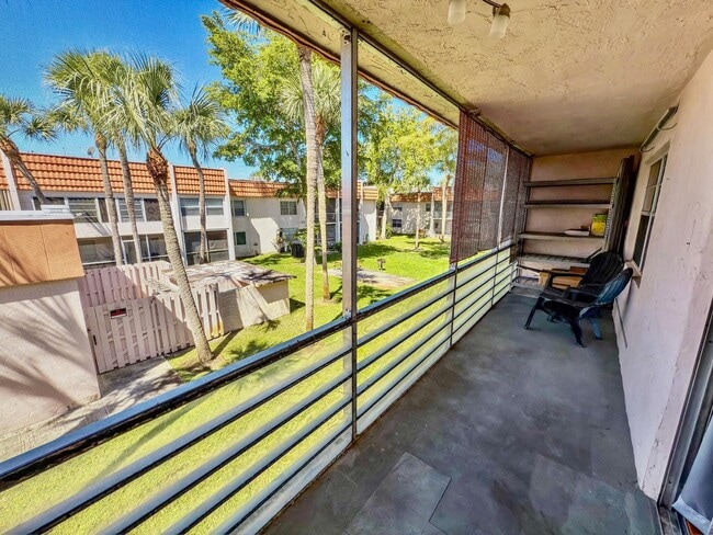 Photo - 7610 Stirling Rd Unidad 204c