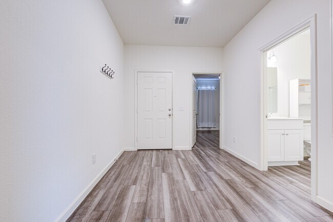 Photo - 1005 Blue Beech Ln