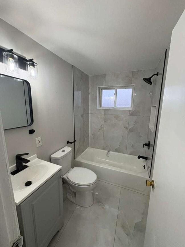 Photo - 5978 Glenway Dr Unidad A