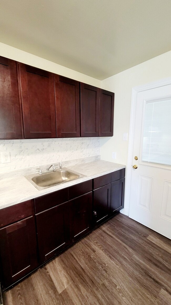 Photo - 3811 Larry St