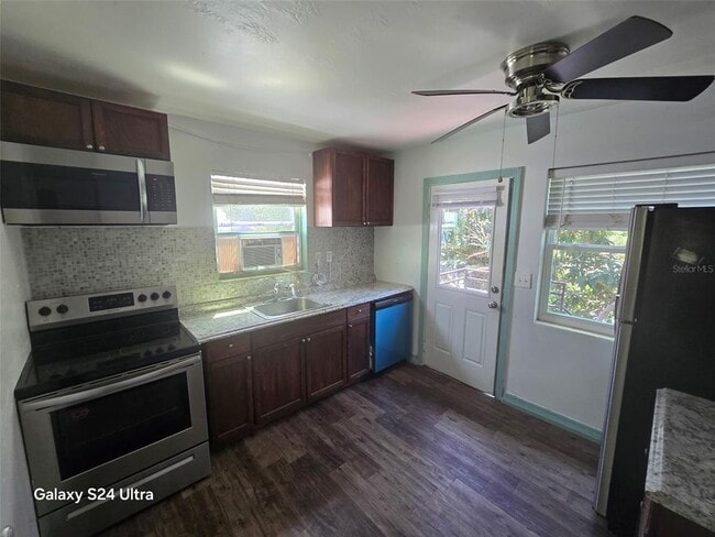 Photo - 7306 Earlwood Ave