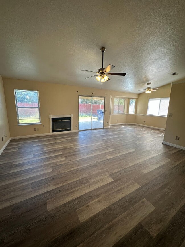 Photo - 5560 N Ellendale Ave