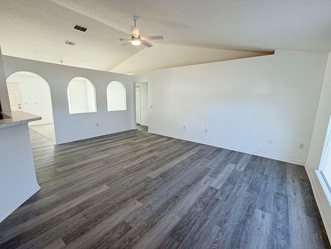 Photo - Beautiful 3 Bedroom, 2 Bathroom Home with Upgrades Throughout