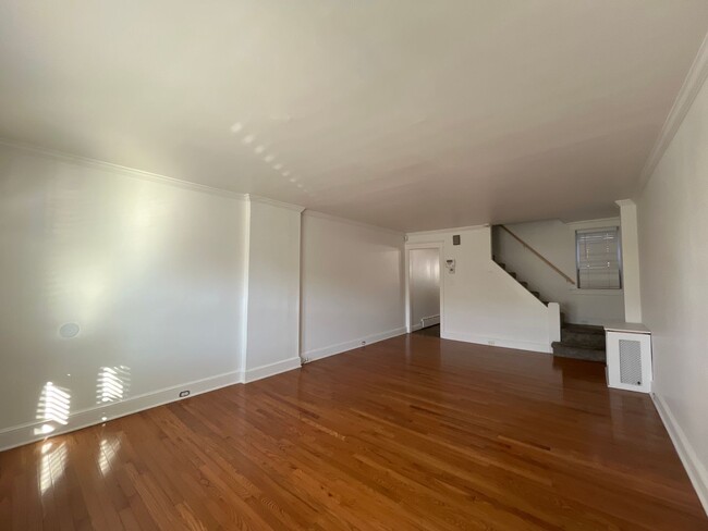 Photo - Large, well-maintained 4-bedroom, 1-bathroom row home