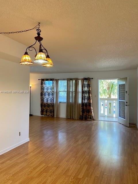 Building Photo - 1902 Bermuda Cir Unit E2