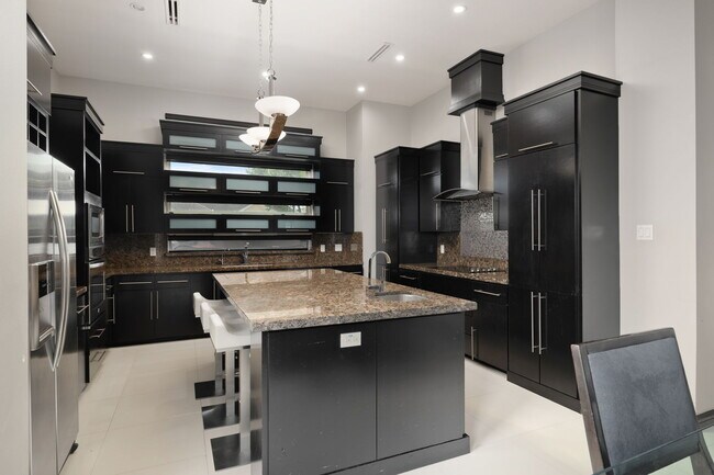 Photo - 305 N Mockingbird Ave Casa