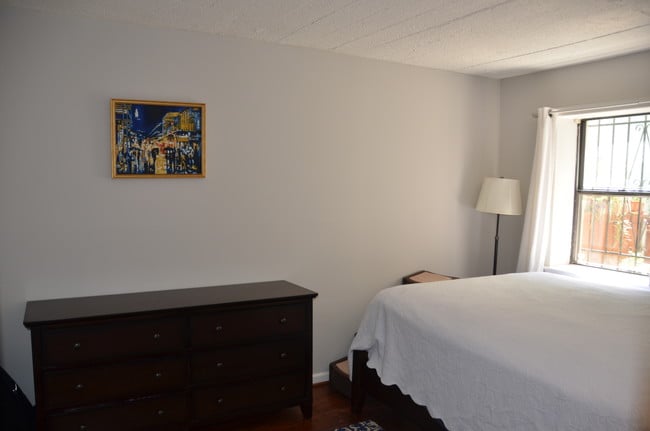 Bedroom (another view) - 1320 21st St NW Unidad 106