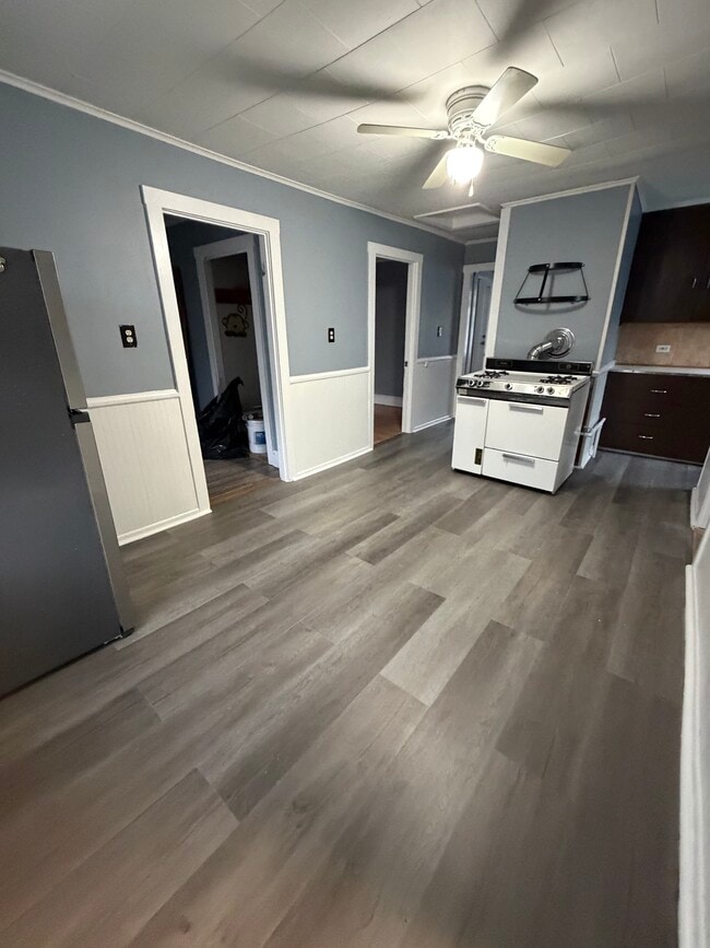 Photo - 571 Slade St