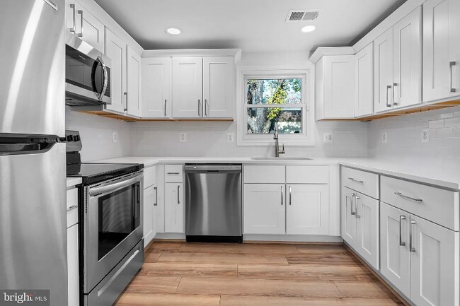 Photo - 1314 Hallock Dr