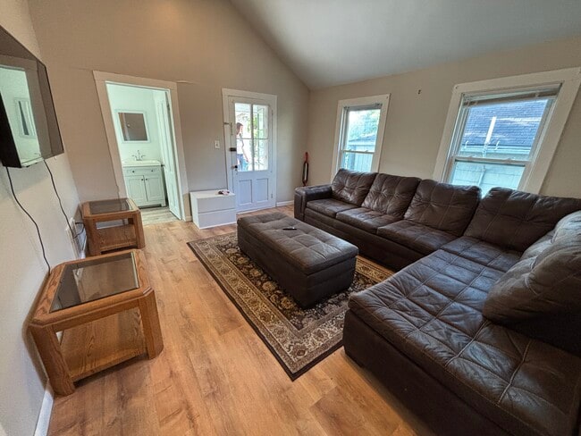 Photo - 66 Oak St