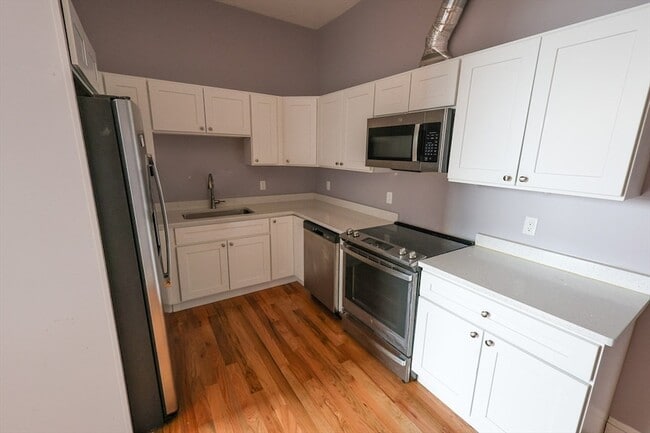 Building Photo - 66 Main St Unit 2D
