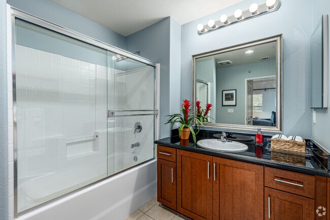 2BR, 2BA - 984SF - Second Bathroom