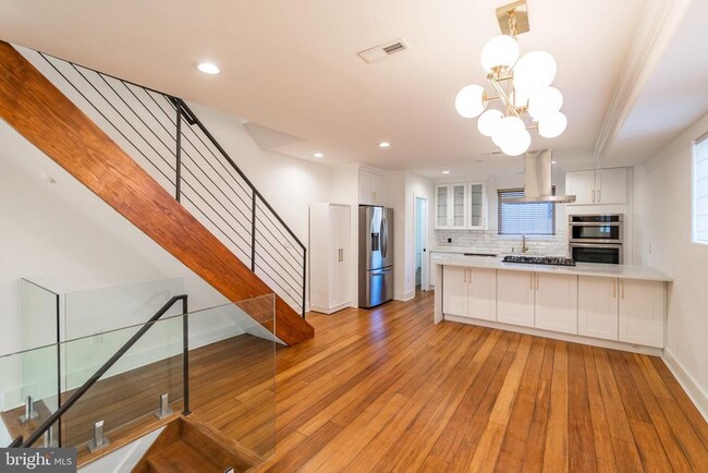 Photo - 601 McClellan St