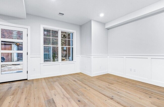 Photo - 35 Union Sq Unit #300 SMVL