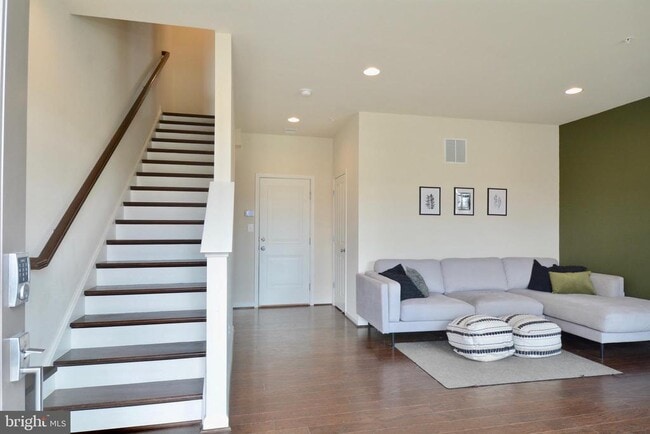 Photo - 22305 Broadway Ave