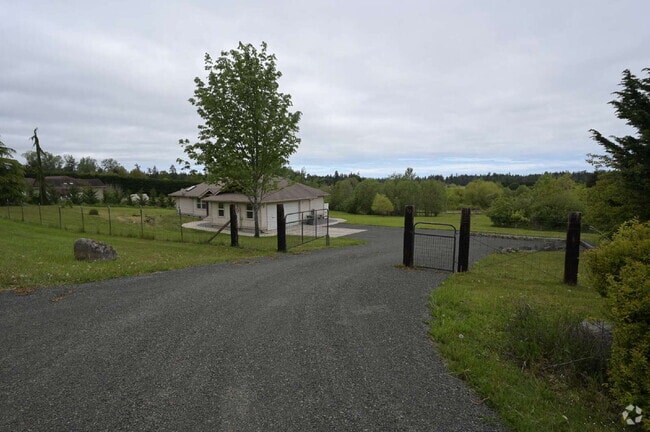 Building Photo - Newly renovated 3 bed 2 bath in a country ... Rental