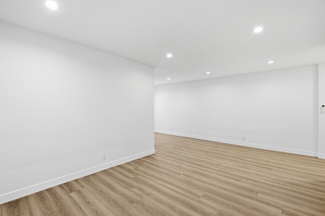 4321 Saugus Ave