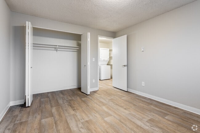 2BR, 1BA - 1,000SF