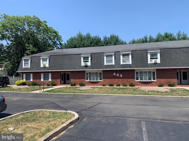 Building Photo - 444 E Holly Ave Unit E Rental