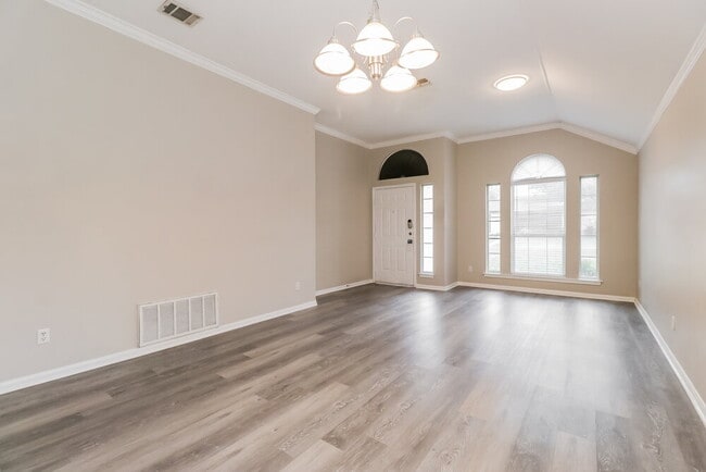 Photo - 200 Woodstone Dr