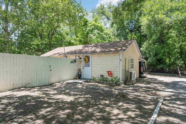 Photo - 716 E Losoya St