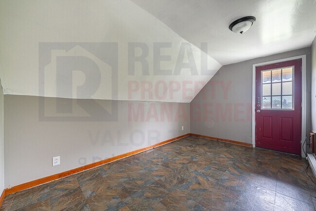 4242 Mapledale Ave Unit #3