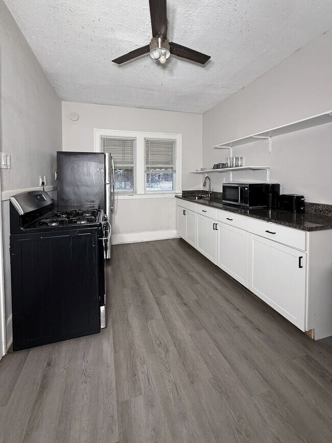 1427 Calvert Ave Unit Lower Unit