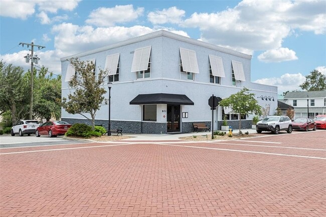 Photo - 801 W Montrose St Apartment Unit SE