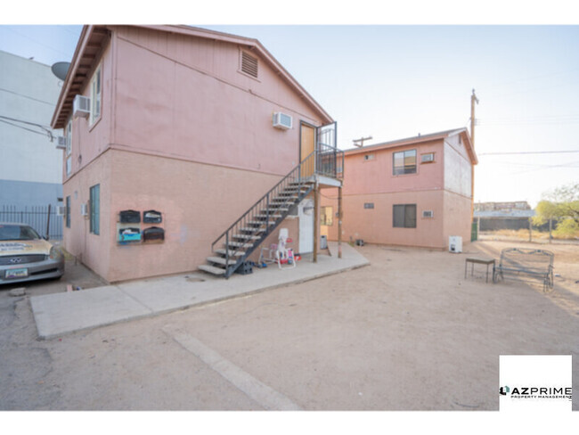 Building Photo - Live the Good Life in This Stunning 2/1 Ap... Rental