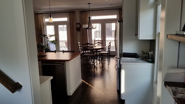 Photo - 505-101 John Haywood Way