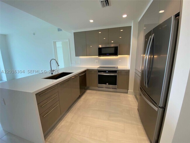 Photo - 2000 Metropica Wy Unit 307