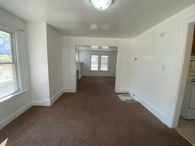 Photo - Welcoming 5BR/3BA with Dining Room & Laund...