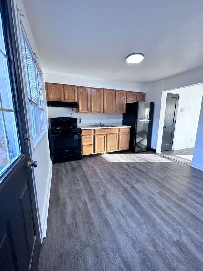 Building Photo - Cozy 3-Bedroom Townhouse in Midland, PA!