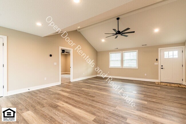 Photo - 10545 Old Leo Rd Unidad 10545 Old Leo Road