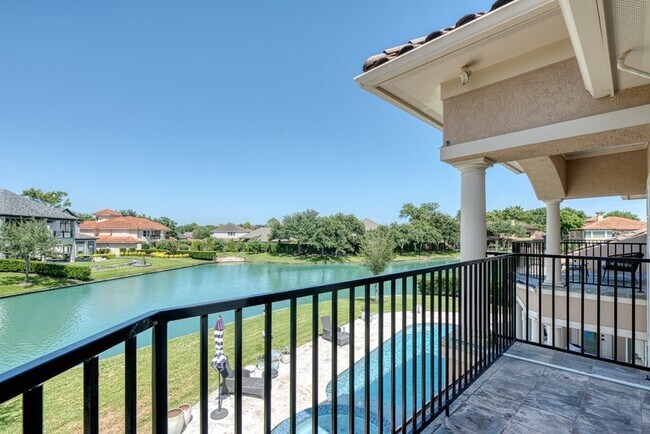 5623 Waters Landing Ln