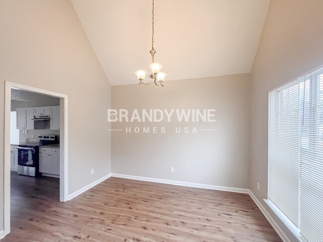 Photo - 305 Shadetree Ln