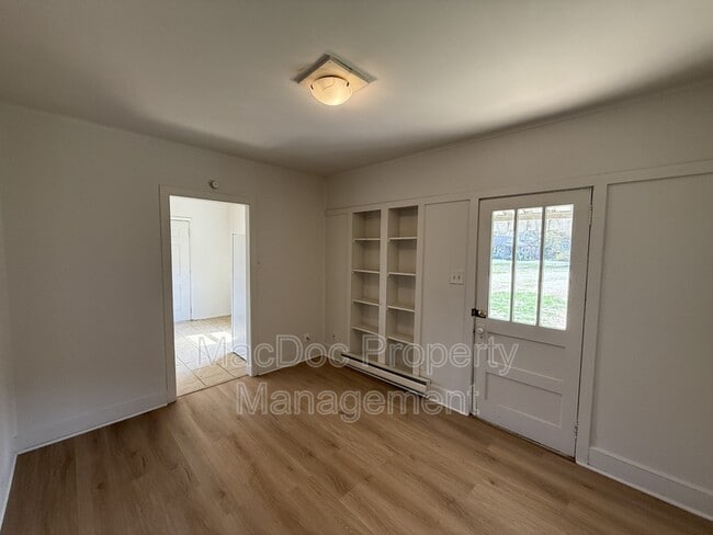 Photo - 303 Powell St