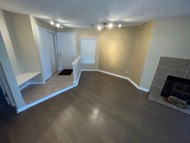 Photo - Updated 2 Bedroom, 2 Bath Condo (Available Immediately)