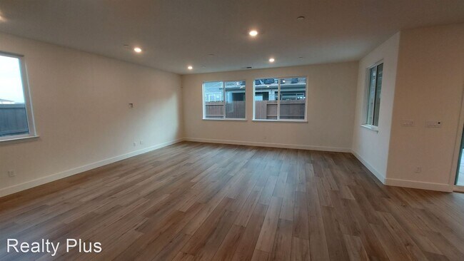 Photo - 4 br, 3 bath House - 6144 Waddington Way