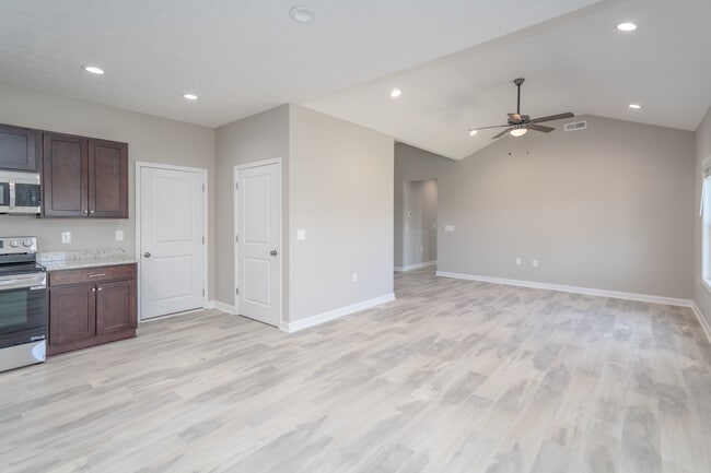 Photo - 2682 Cedrus Ave