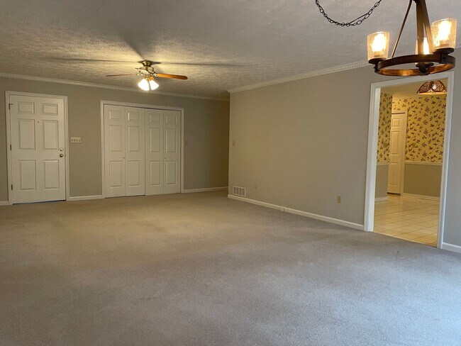 Photo - 1021 Deni Ct