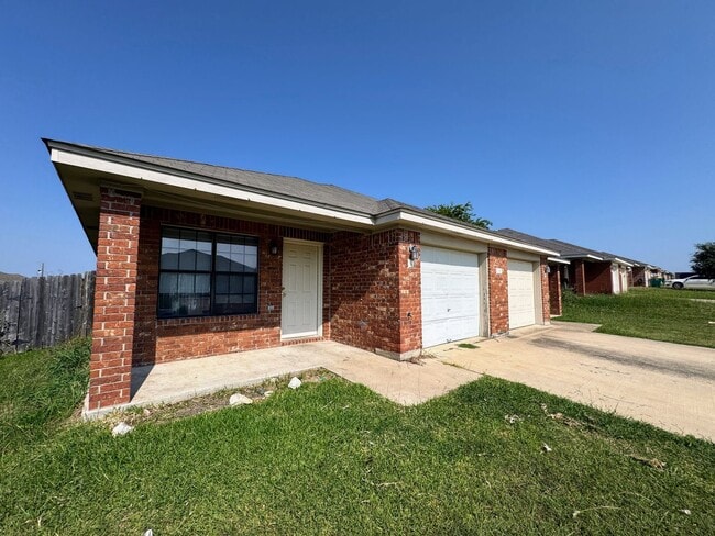 Building Photo - 311 Cedar Ridge Dr Rental
