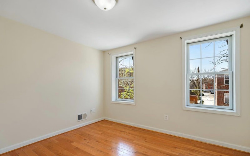 Photo - 123 Parkin St
