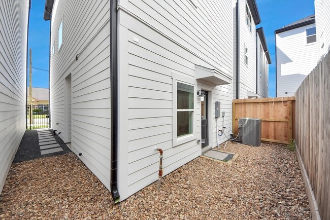 Photo - 4818 Cochran St