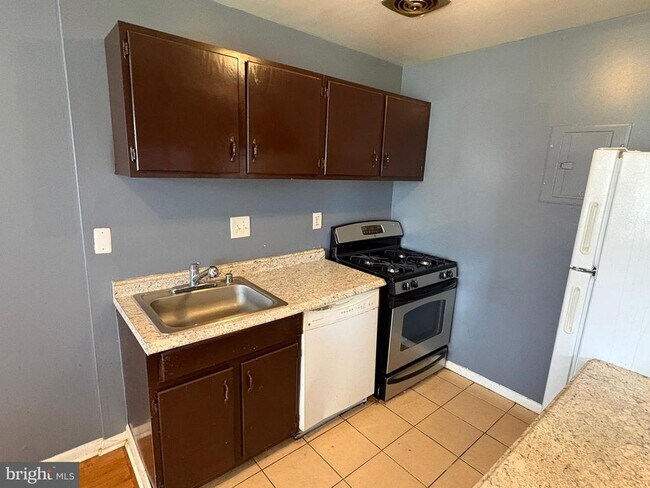 Photo - 5424 85th Ave Unit 102