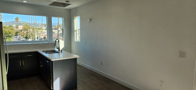 Photo - 339 N Harvard Blvd