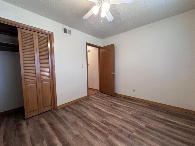 2037 Delaware Ln Unit 2037
