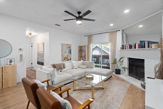 Photo - 2508 W 12th St Unit 203
